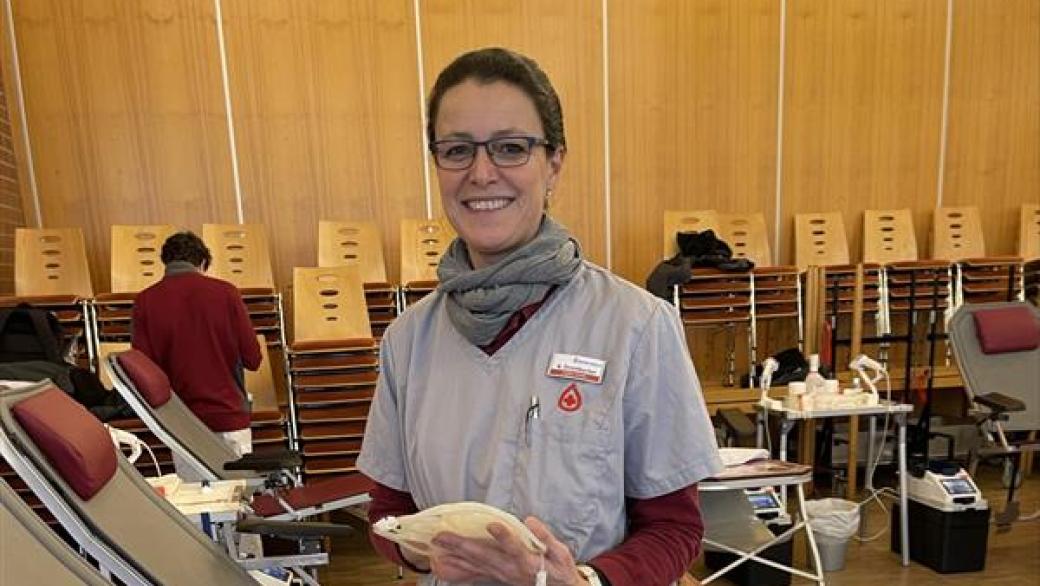 Bild von Nadine bei ihrer Arbeit in der mobilen Blutspende