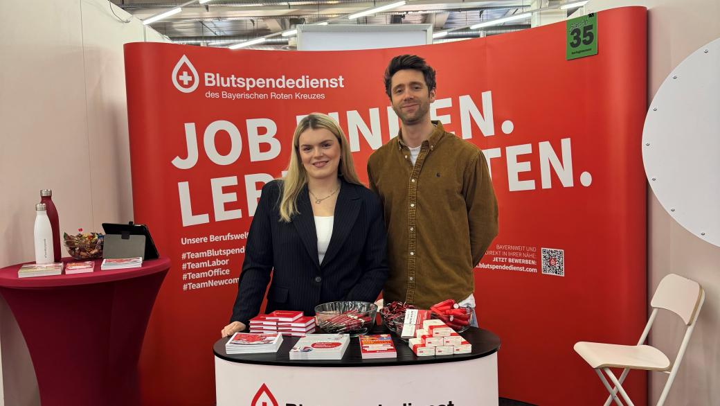 Nico und Julia bei der Messe
